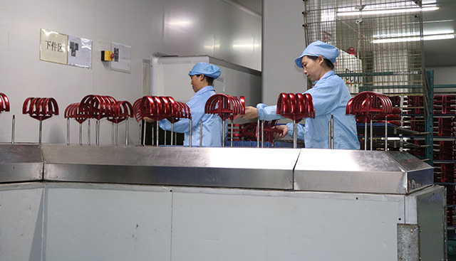 喷涂过程中油漆的底漆、面漆、中涂漆的作用分别是什么？